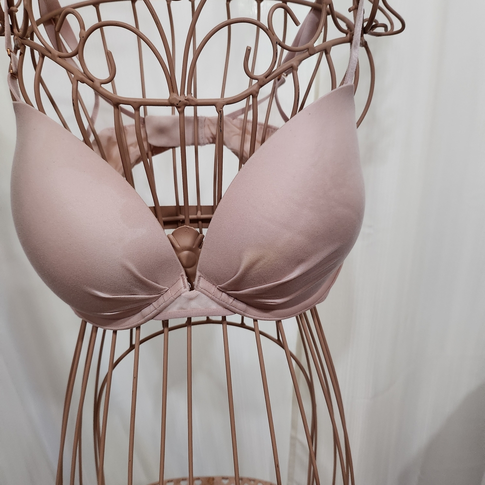 Victoria's Secret Blush Underwire Bra